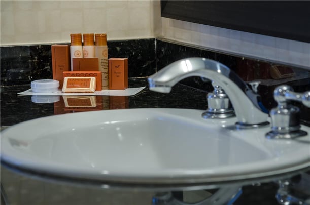 Detail Bathroom Amenities