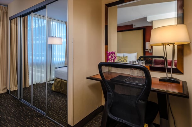 Queen Room Desk Work Area