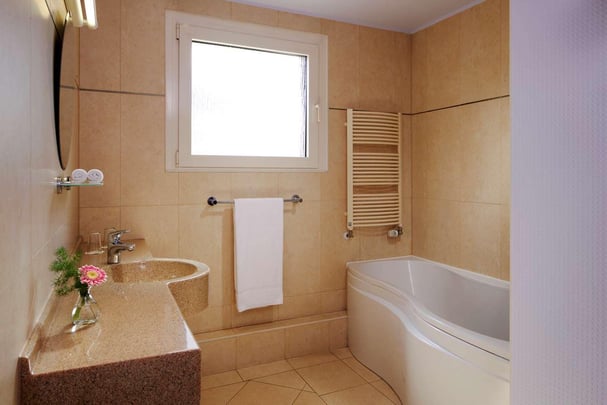 Superior Guest Room Bath