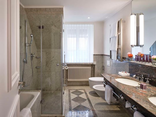 The Dufour Signature Suite - bath