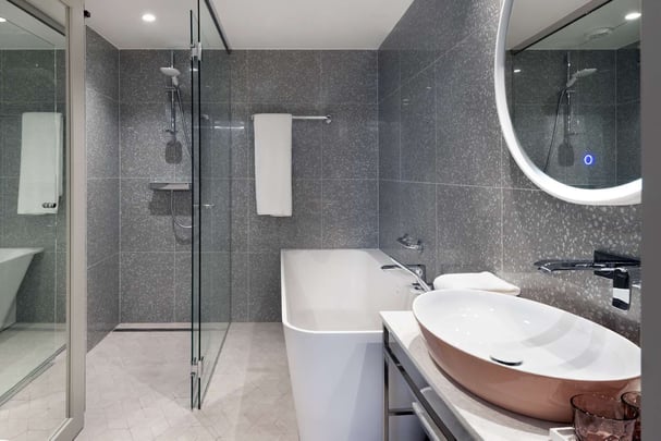 Double Deluxe Bathroom