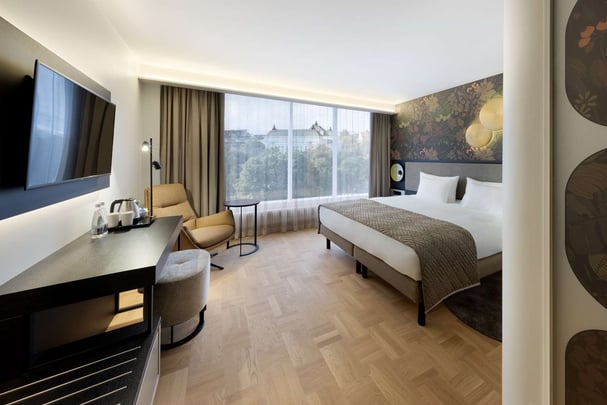 Superior Double street view