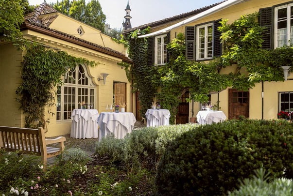 Aperitif in the garden