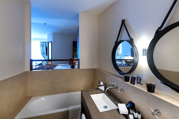 Junior Suite Bath