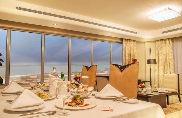 Amiri Suite Dining Area