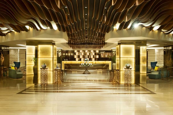 Lobby & Front Desk