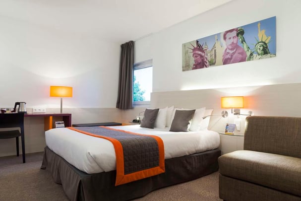 Standard twin bedded room