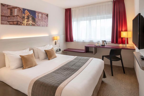 Standard double bedded room