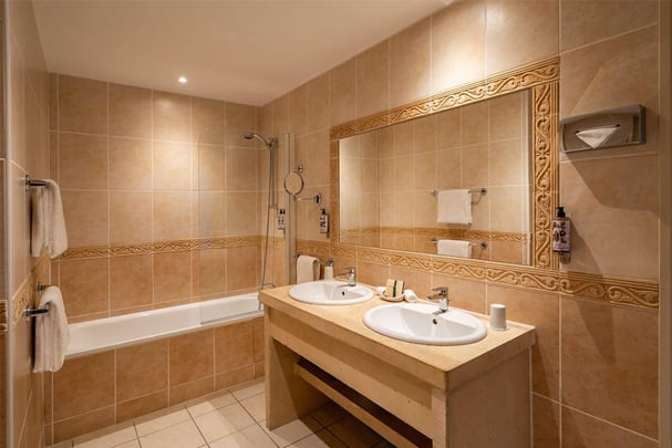 Superior room bathroom