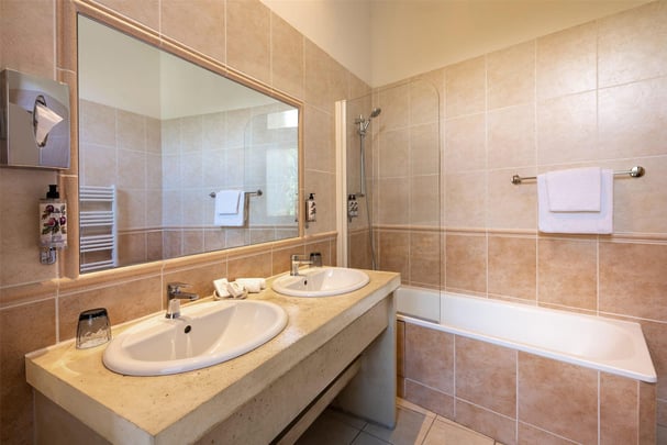 Prestige room bathroom