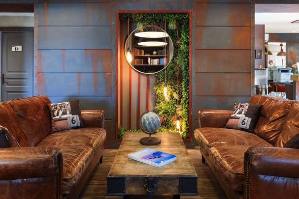 Lobby and bar lounge space