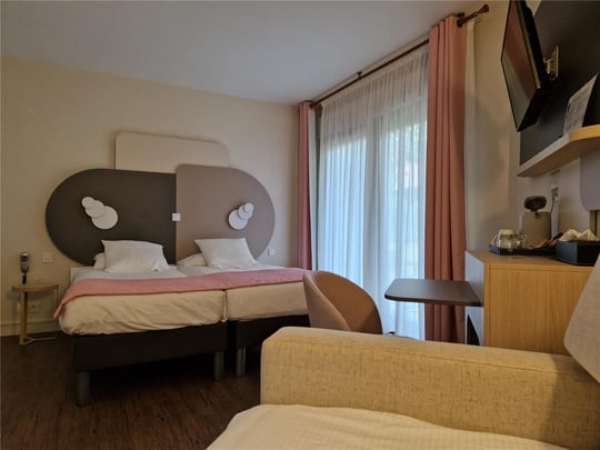 Suite bath (accessible)