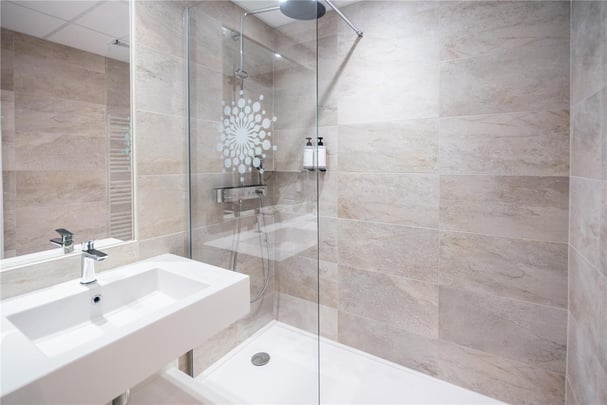 Bathroom comfort with shower