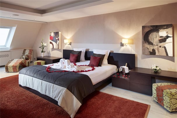 Romantic decor suite