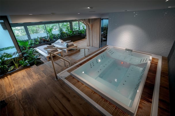 Spa jetted tub