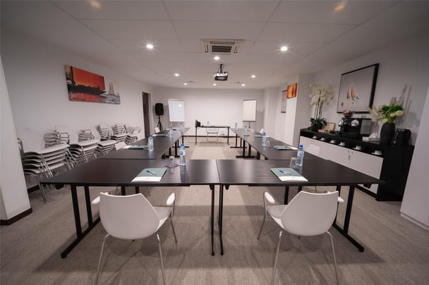 Seminar room with U-shaped seating arrangement