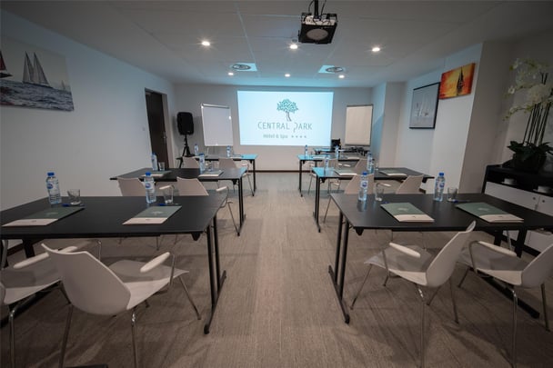 Seminar room in classroom layout