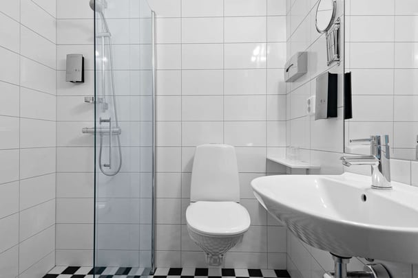 Double AC bathroom Strand hotel