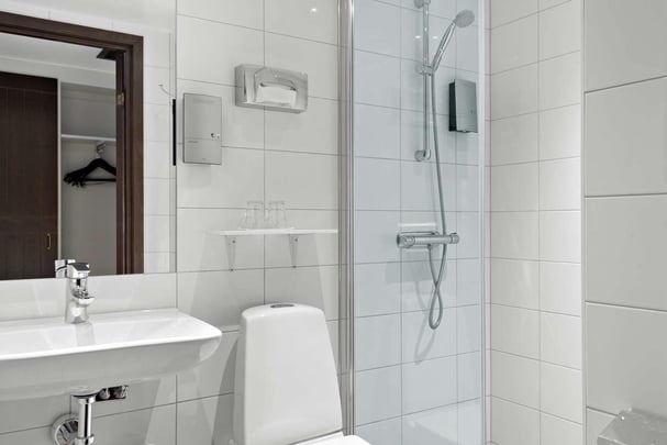 Double Standard bathroom Strand hotel