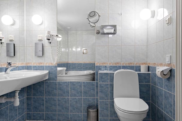 Double Superior Bathroom Strand hotel