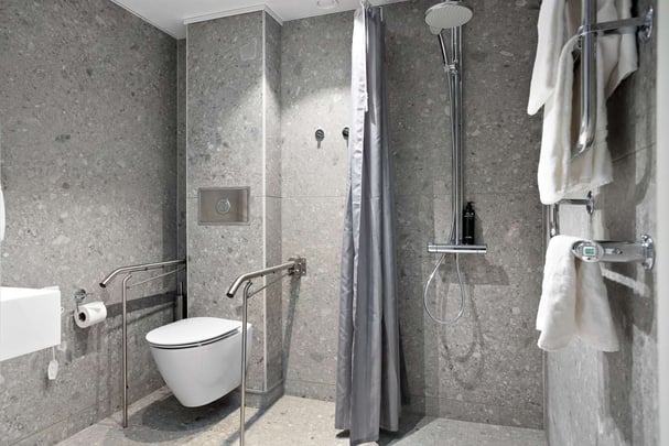 Family accessible bathroom BW Gustaf Fr ding