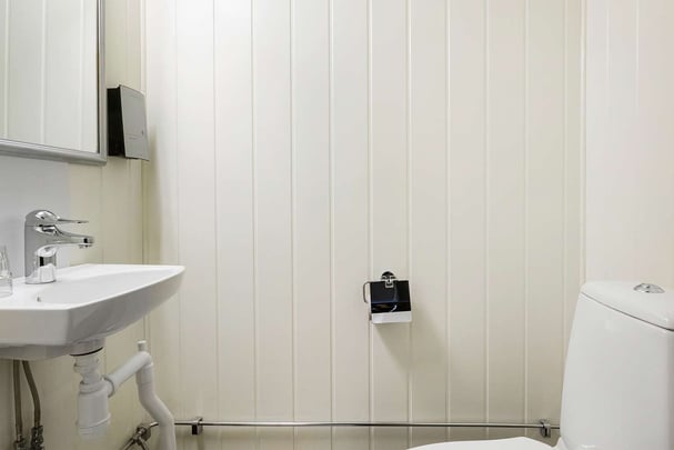 Family Bathroom BW Nya Star Hotel