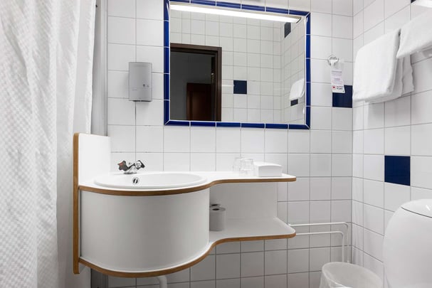 Single Bathroom BW Nya Star Hotel