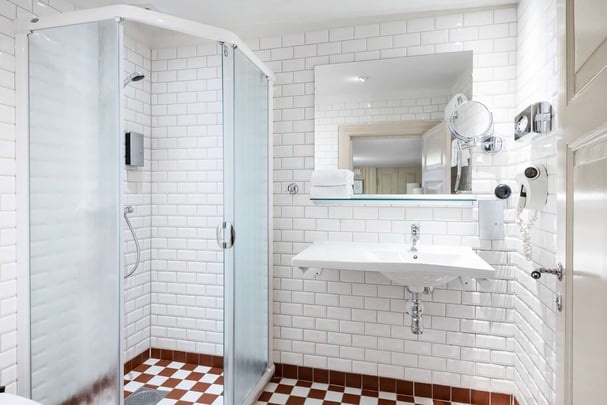 Suite Bathroom BW Hotel Royal