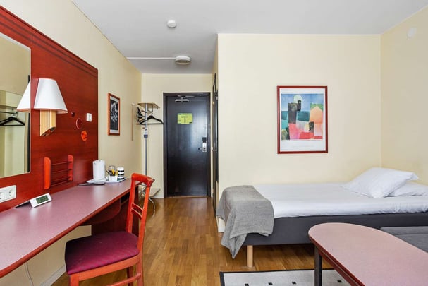 Enkels ng och b ddsoffa