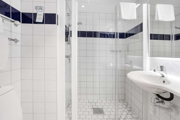 Standard Bathroom Noble House