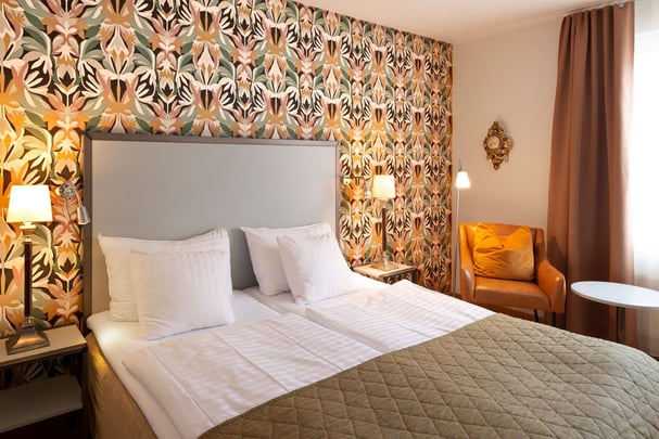 Standard Noble House