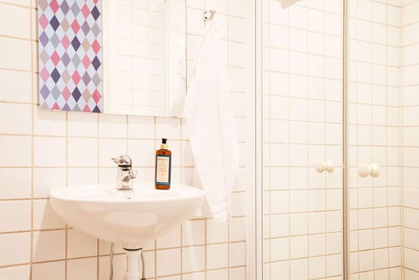 Standard Single Bathroom