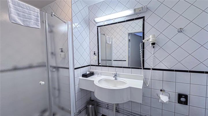 Family room bath Kom Hotel