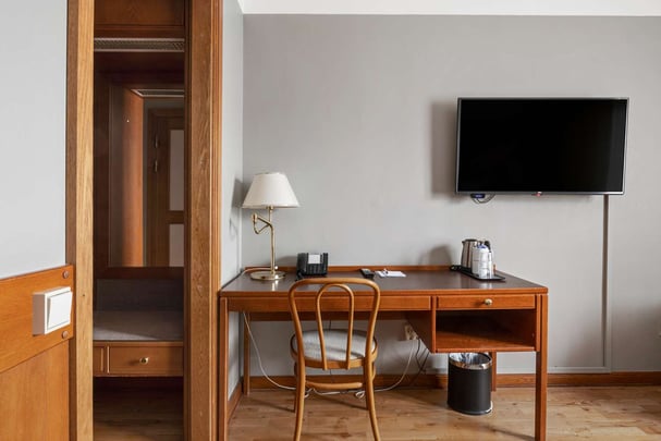 BW Gustaf Wasa Standard double desk