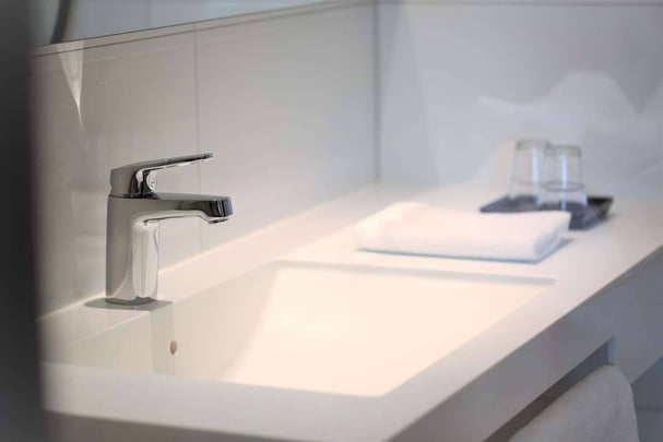 Business Room - Bathroom