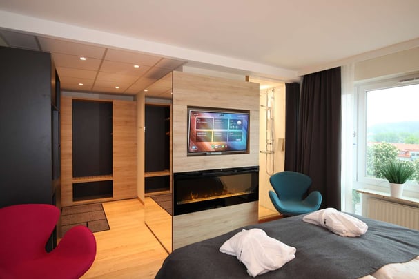Business Room - Kingsize Bed - Fireplace