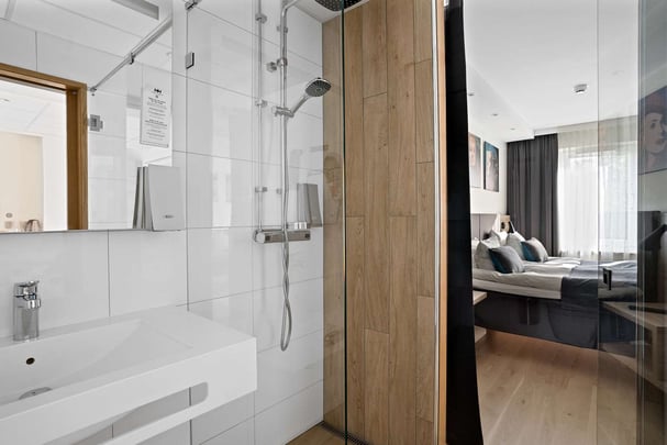 Best Western Halland King Family Bathroom