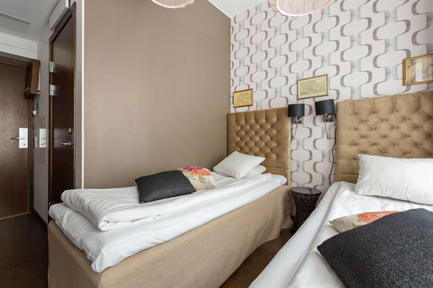 Twin Standard BW The Public Hotel