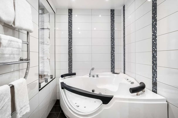Suite bathroom BW Hotell Karlshamn