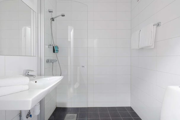 Twin standard bathroom BW Hotell Karlshamn