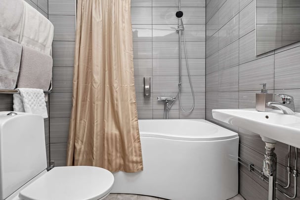 Bathroom bathtub Hotell Ett