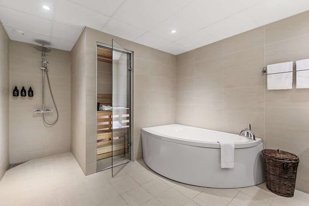 Suite Bathroom BW Plus Hotell Savoy Lulea