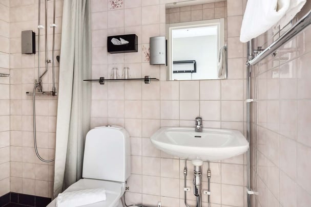 Single Superior Bathroom BW Hotel Trollh ttan