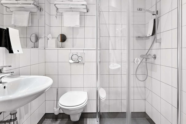 Standard bathroom BW Malm Arena Hotel