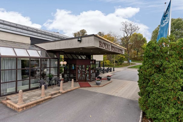 Exterior BW Royal Star