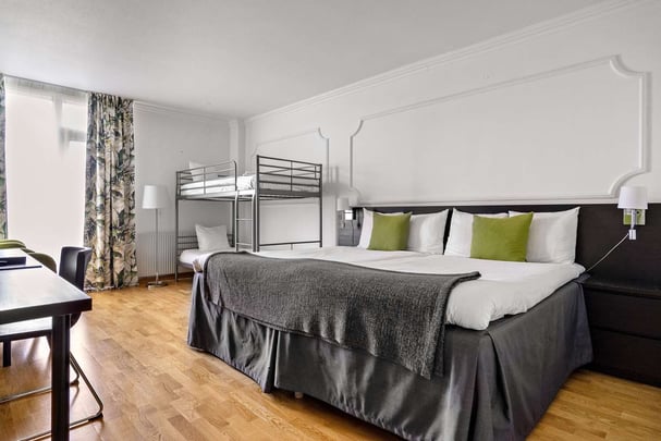 Familyroom four BW Royal Star