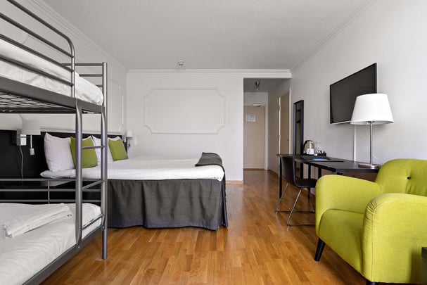 Familyroom four BW Royal Star