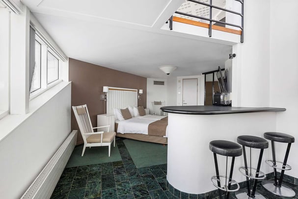 Eurostop Orebro bar in top suite