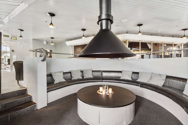 Eurostop Orebro lounge by bar