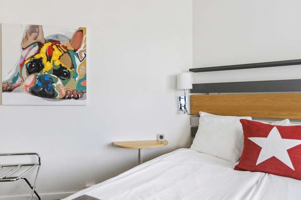 Eurostop Orebro Queen Suite bed